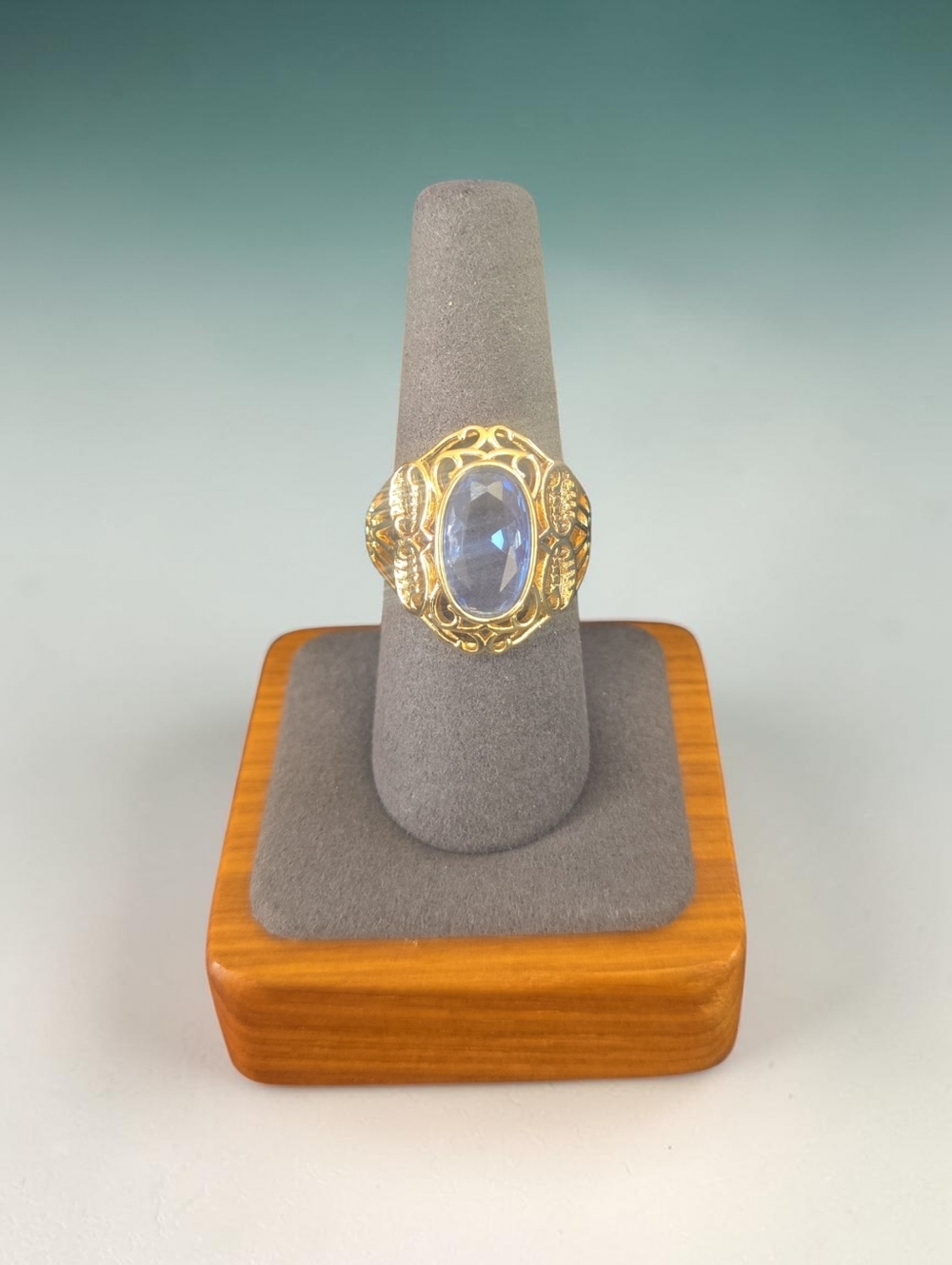 NWT SASSIFIED BOUTIQUE Gold-Tone Filigree Ring with Oval Blue Stone Size 8.5.